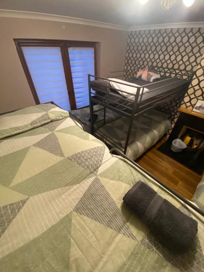 Dublin Airport Big Rooms With Bathroom Outside Room - Kitchen Only 7 Days Reservation Buitenkant foto
