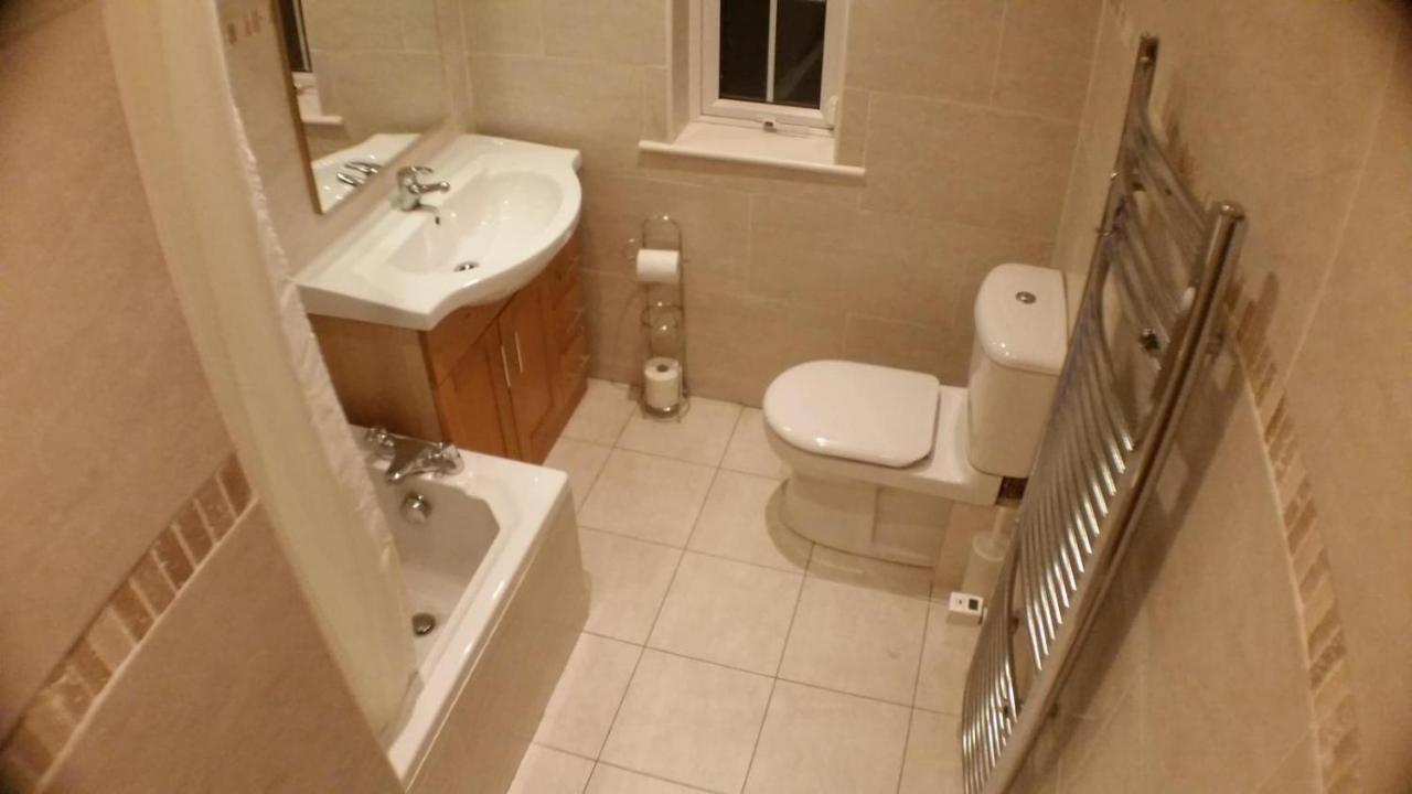Dublin Airport Big Rooms With Bathroom Outside Room - Kitchen Only 7 Days Reservation Buitenkant foto