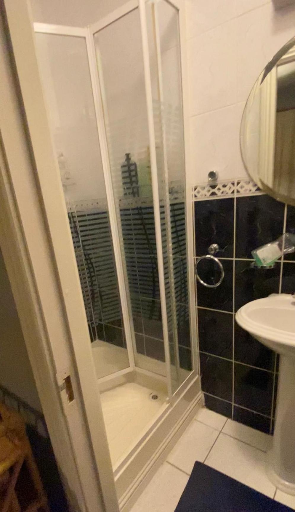 Dublin Airport Big Rooms With Bathroom Outside Room - Kitchen Only 7 Days Reservation Buitenkant foto